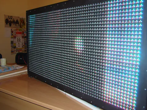 Ekran LED — front