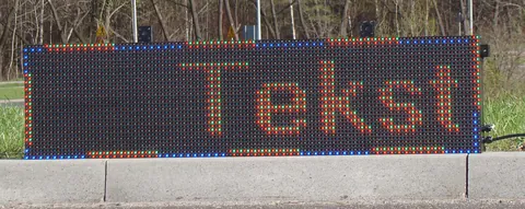 64×16 — tekst przewijany